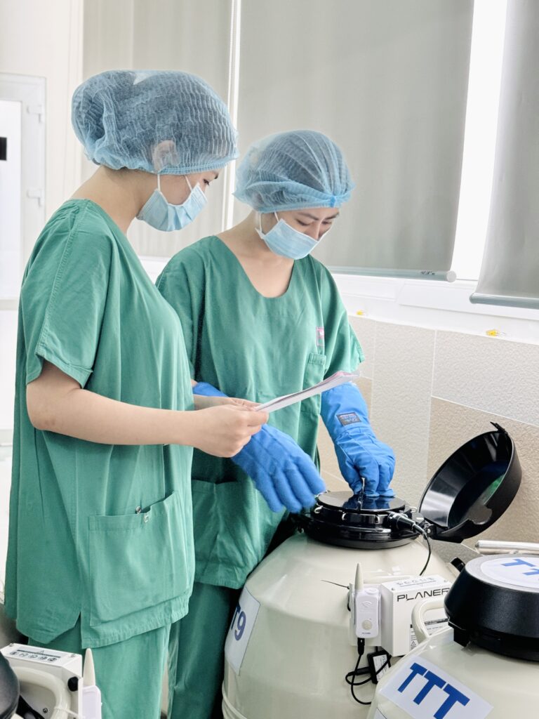 TRỮ TRỨNG XÃ HỘI – ĐẨY LÙI LÃO HÓA SINH SẢN NGƯỜI PHỤ NỮ